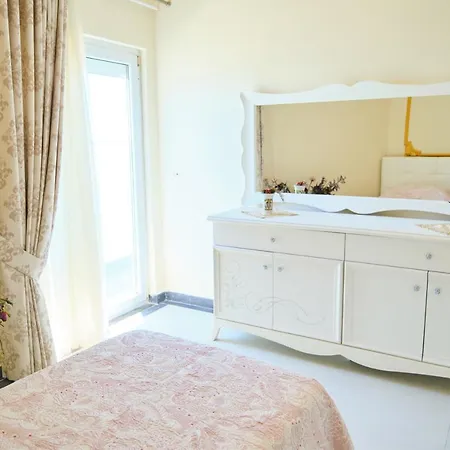 Easy - Luxury Three Bedroom *