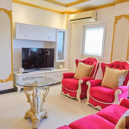 Easy - Luxury Three Bedroom *